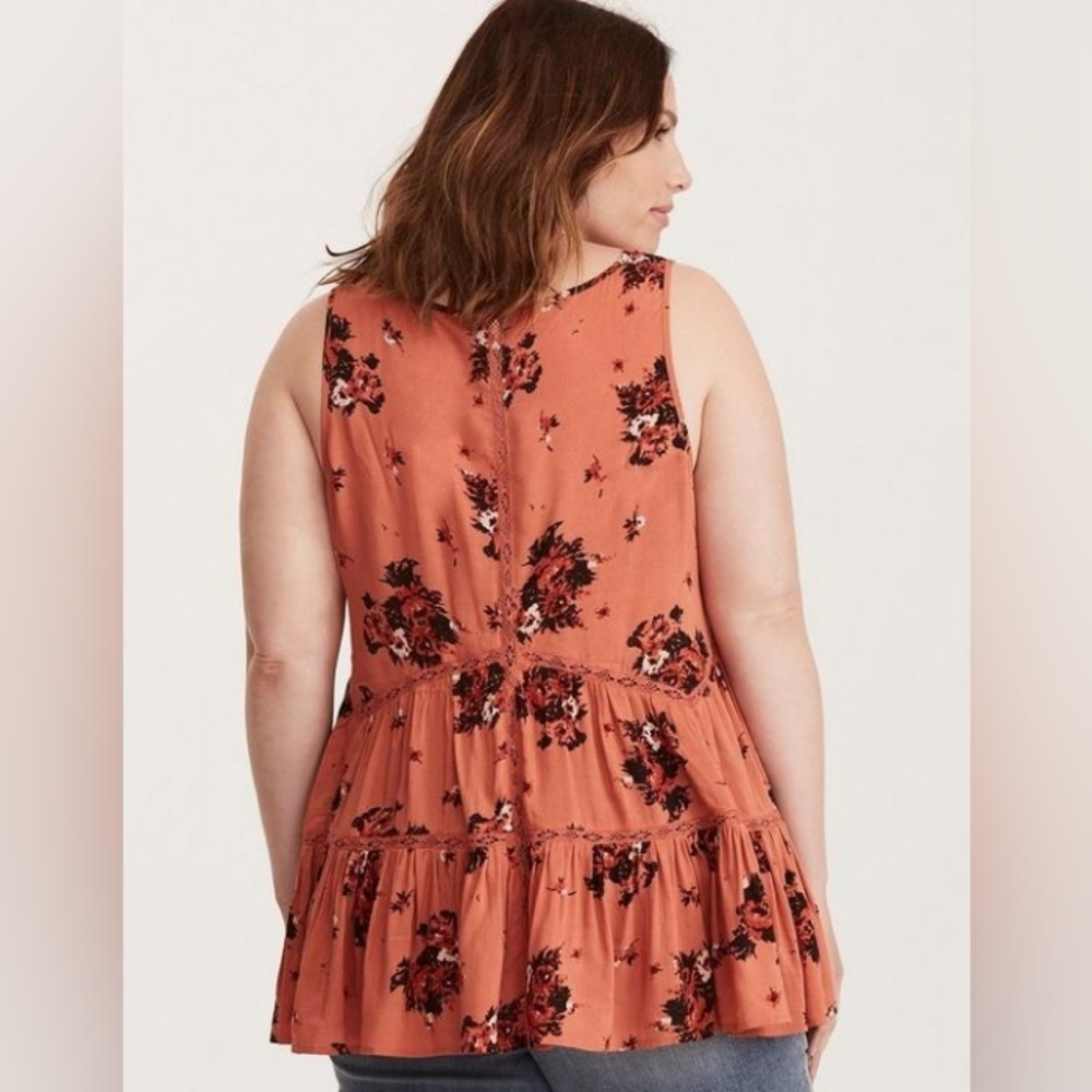 Torrid Floral Print Challis Lace Inset Tank Top. Size 1 - Picture 3 of 12